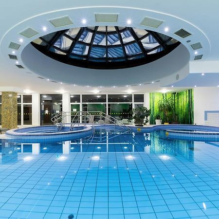 Napfeny Hotel ザラカロシュ エクステリア 写真