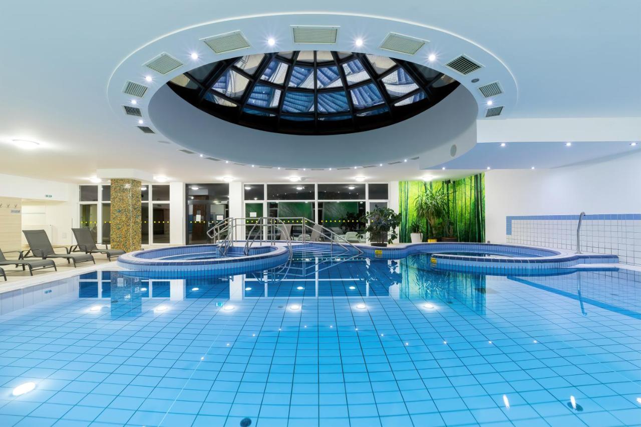 Napfeny Hotel ザラカロシュ エクステリア 写真