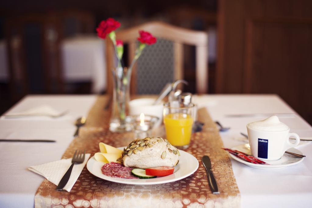 Napfeny Hotel ザラカロシュ エクステリア 写真