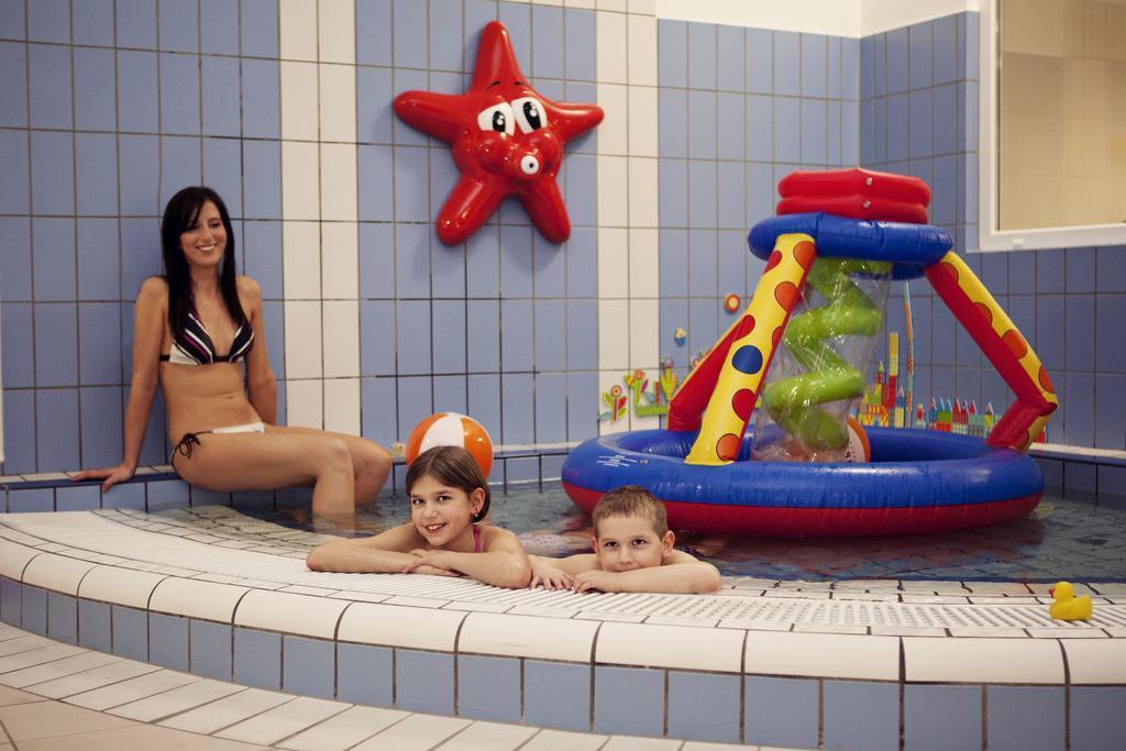 Napfeny Hotel ザラカロシュ エクステリア 写真