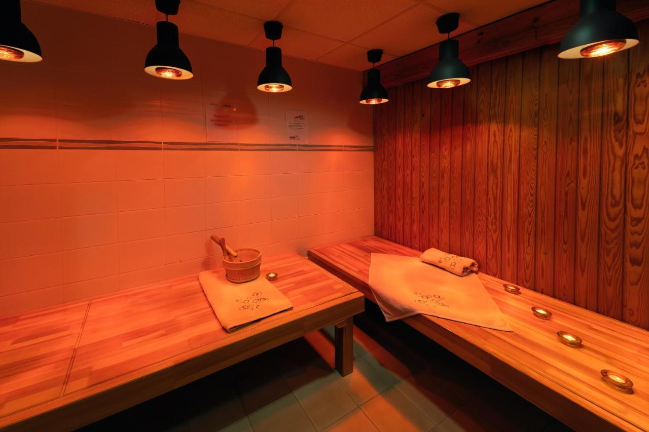 Napfeny Hotel ザラカロシュ エクステリア 写真