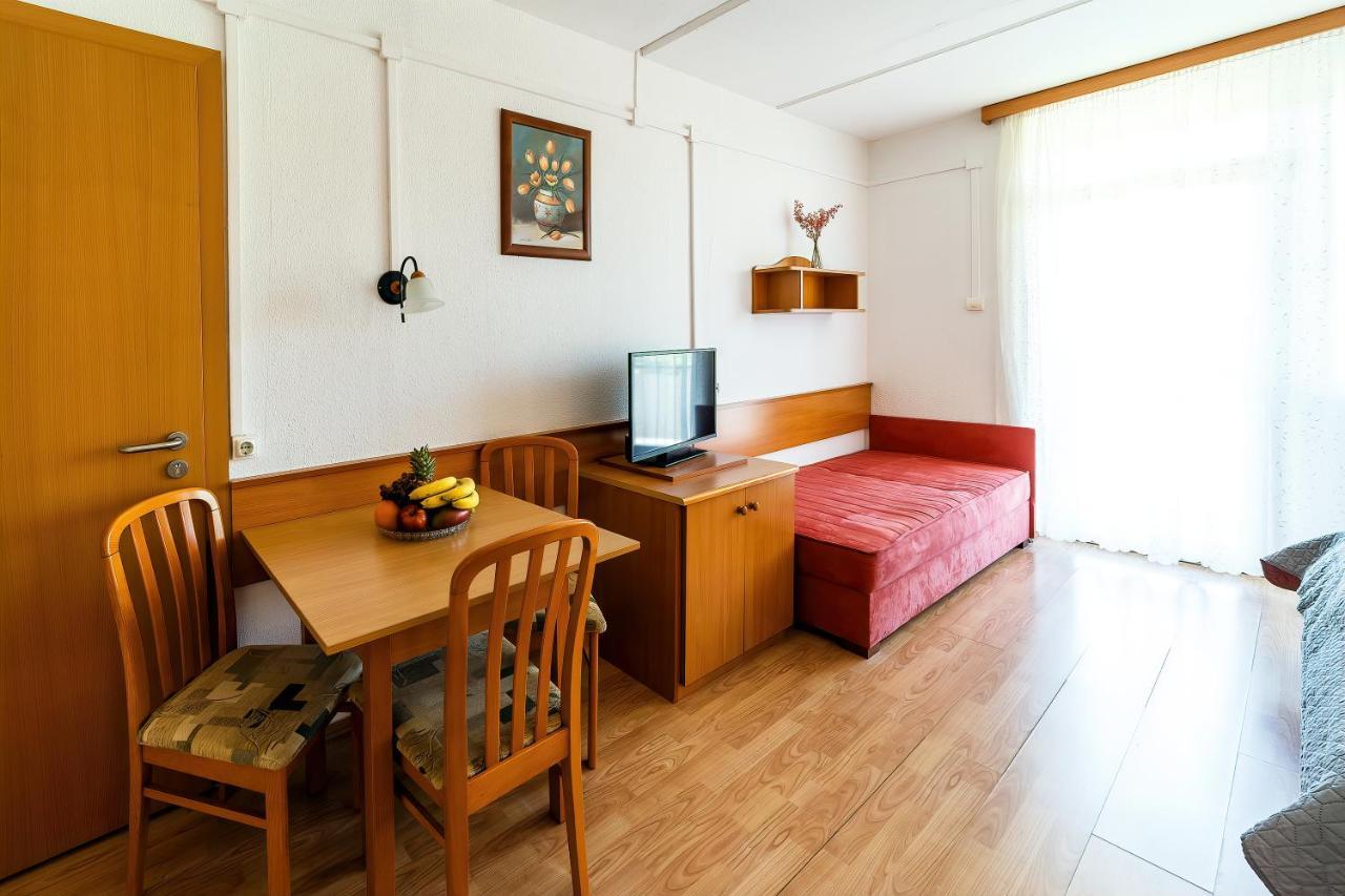 Napfeny Hotel ザラカロシュ エクステリア 写真