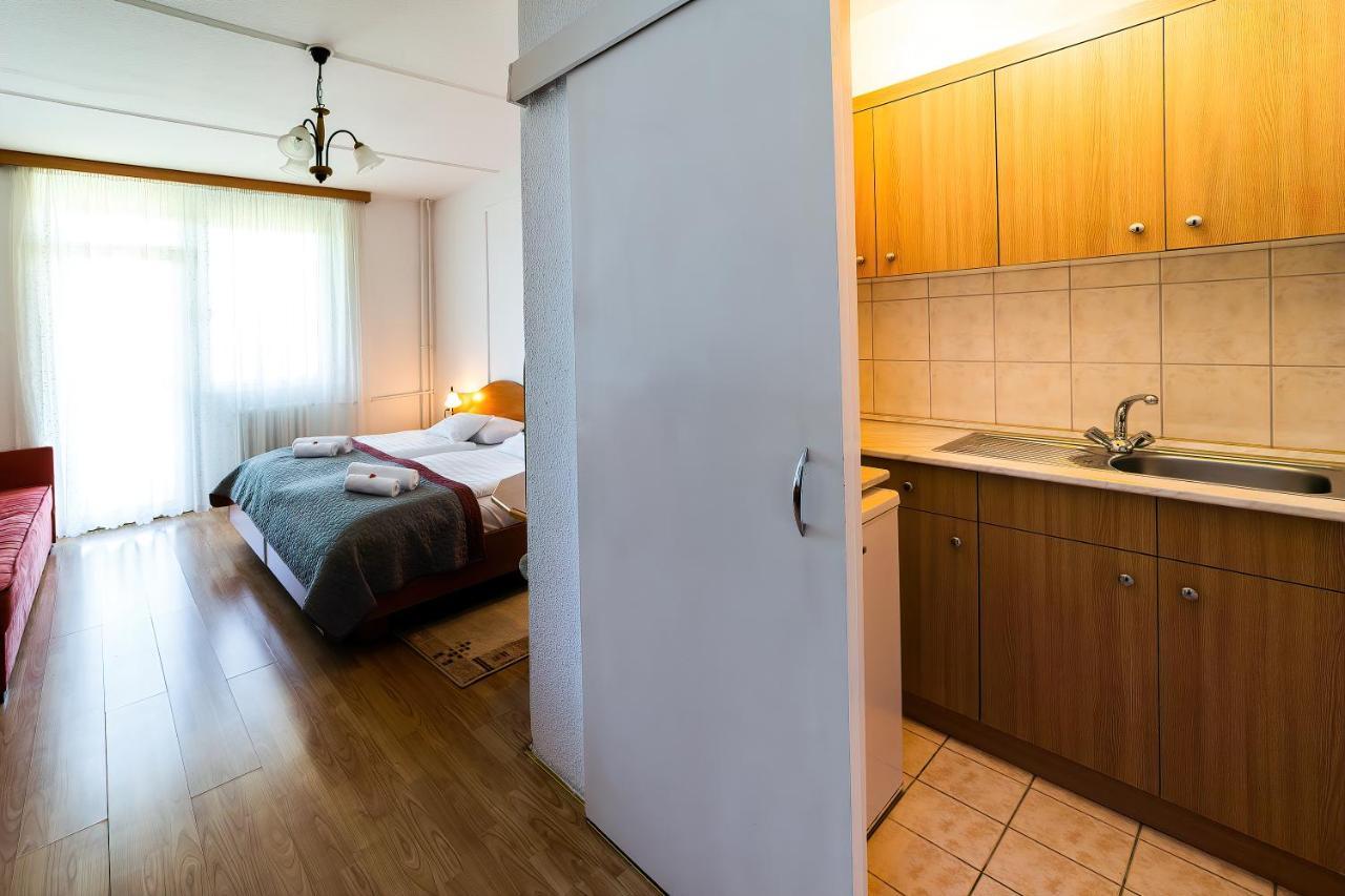 Napfeny Hotel ザラカロシュ エクステリア 写真