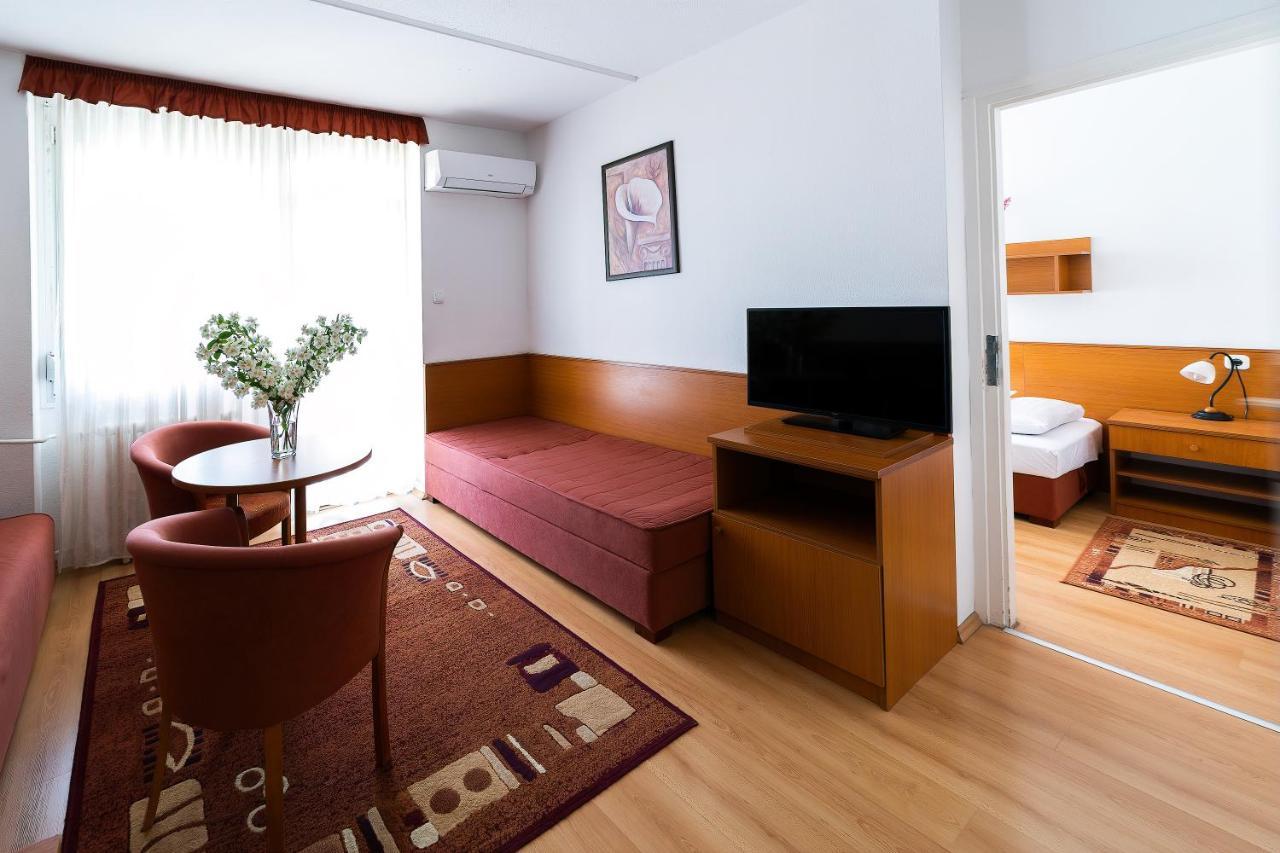 Napfeny Hotel ザラカロシュ エクステリア 写真
