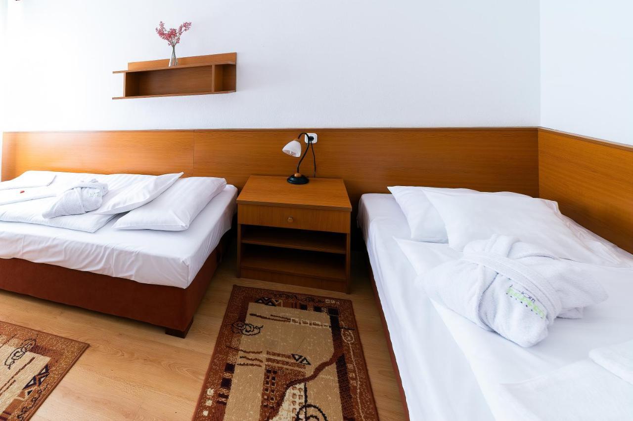 Napfeny Hotel ザラカロシュ エクステリア 写真