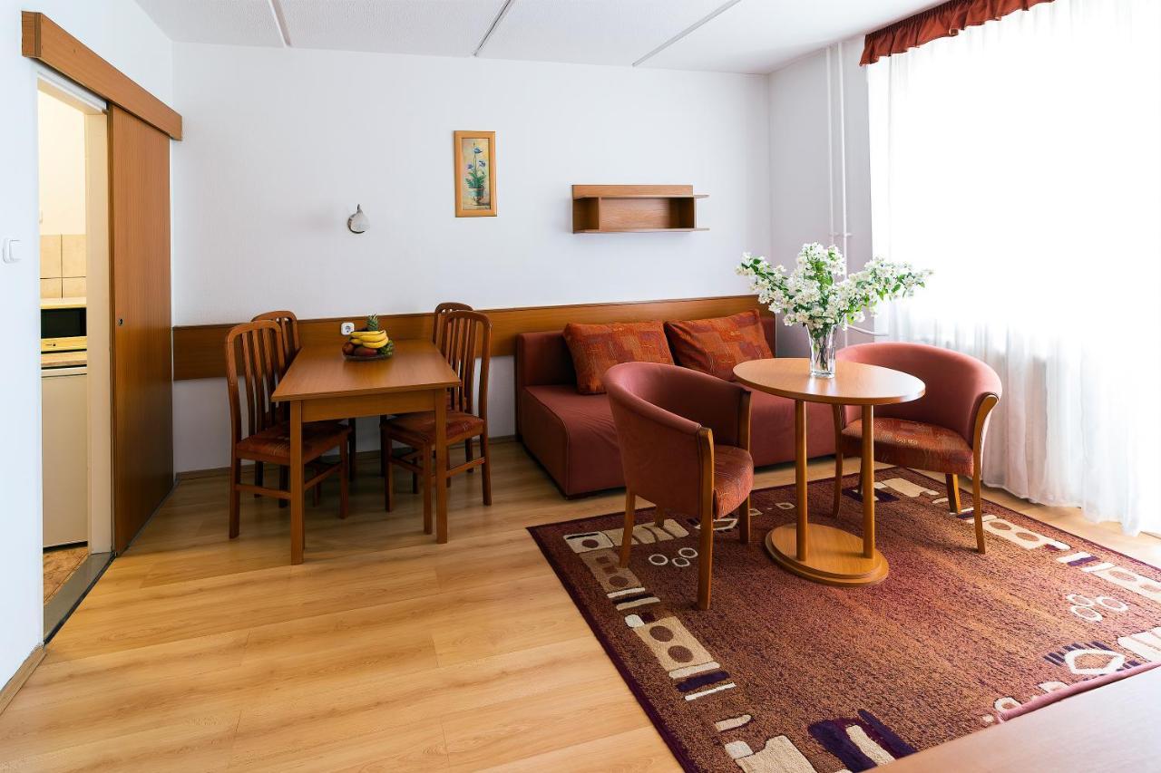 Napfeny Hotel ザラカロシュ エクステリア 写真