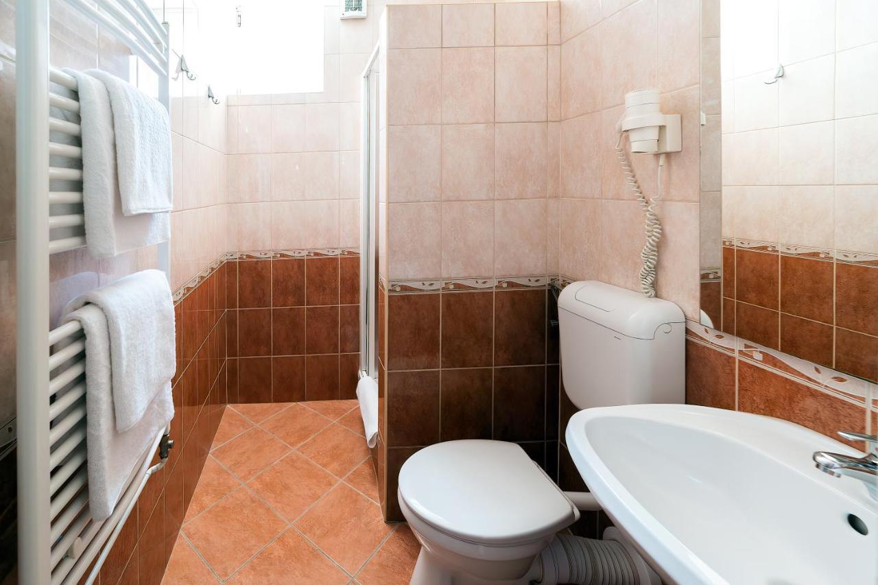 Napfeny Hotel ザラカロシュ エクステリア 写真