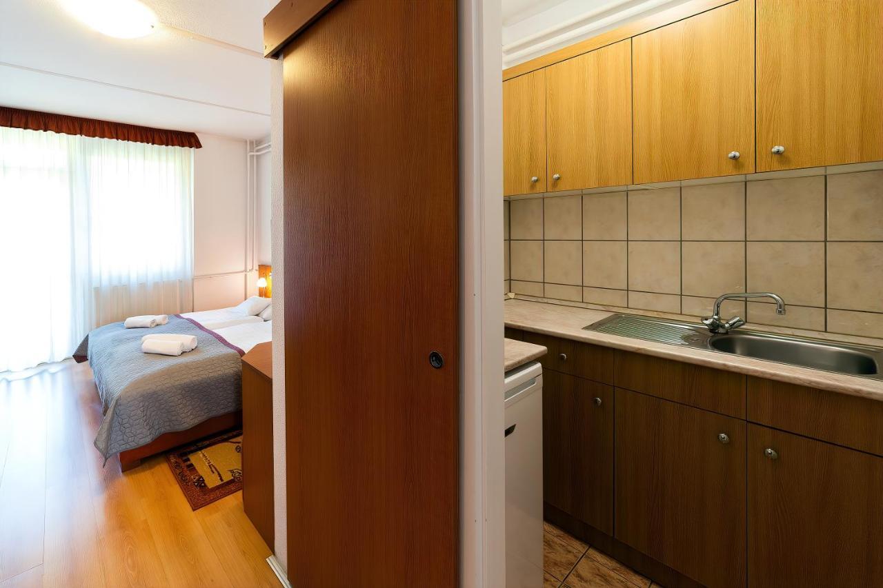 Napfeny Hotel ザラカロシュ エクステリア 写真