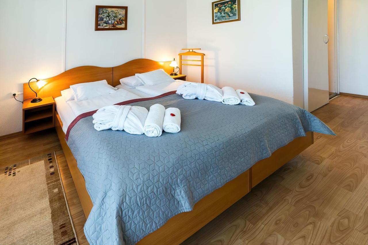 Napfeny Hotel ザラカロシュ エクステリア 写真