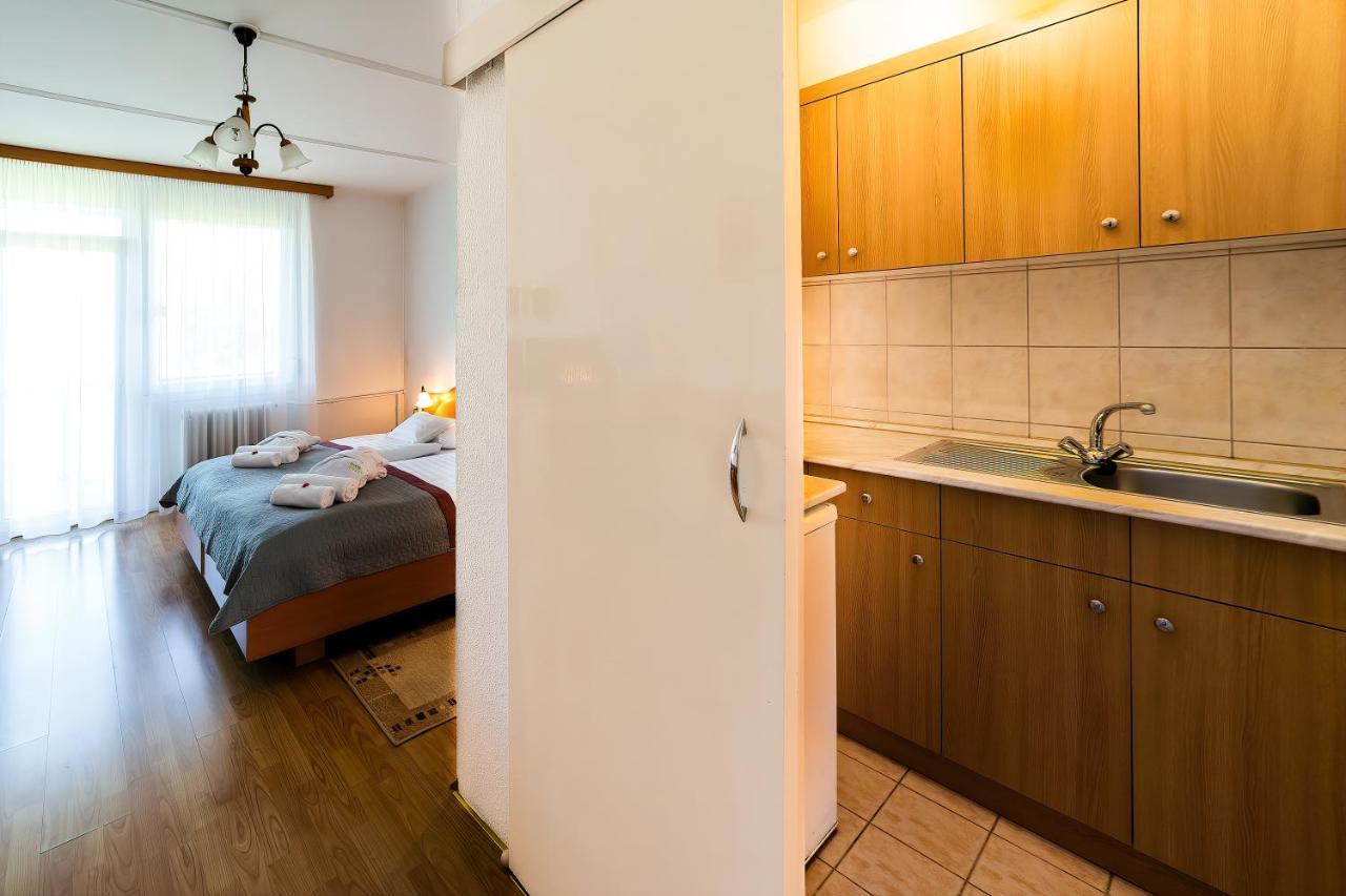 Napfeny Hotel ザラカロシュ エクステリア 写真