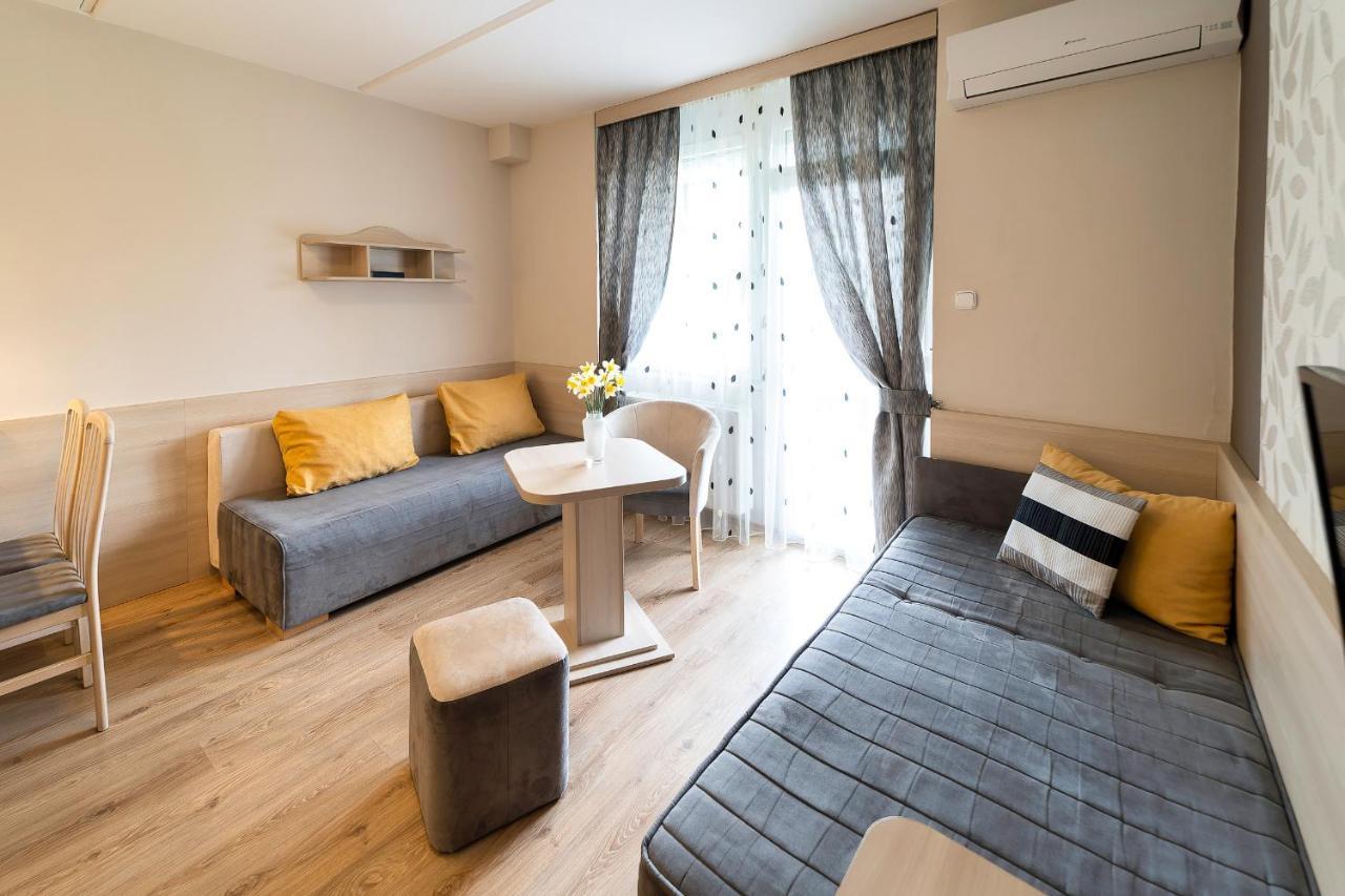 Napfeny Hotel ザラカロシュ エクステリア 写真