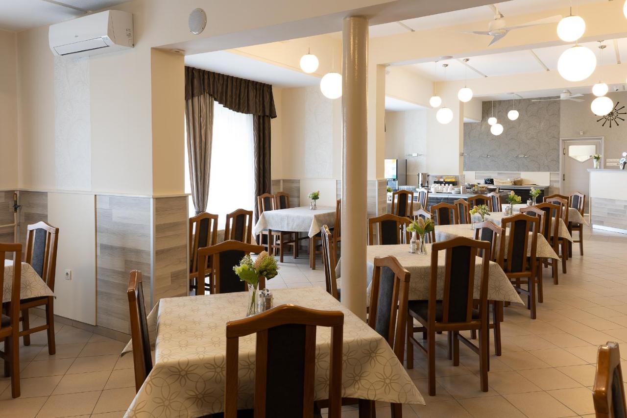 Napfeny Hotel ザラカロシュ エクステリア 写真