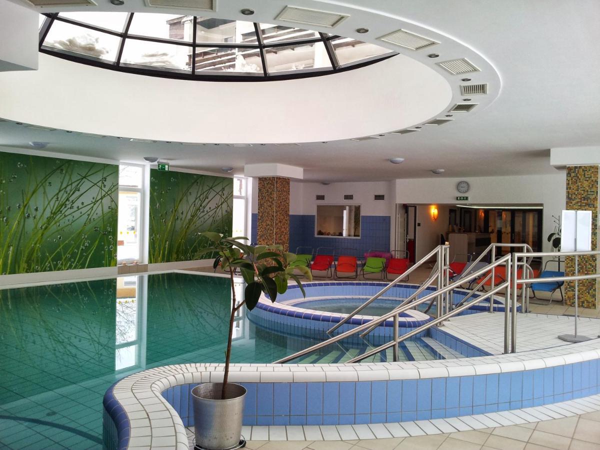 Napfeny Hotel ザラカロシュ エクステリア 写真