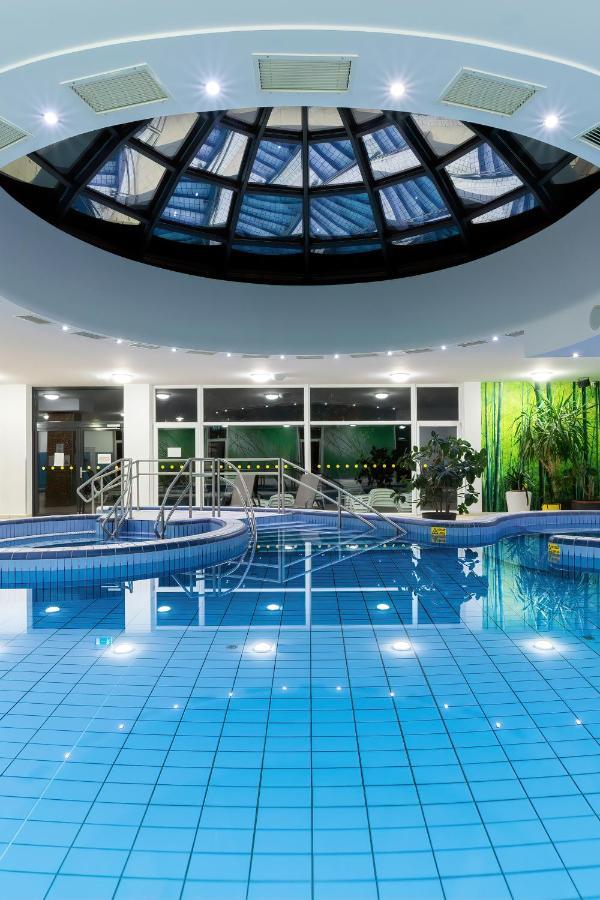 Napfeny Hotel ザラカロシュ エクステリア 写真