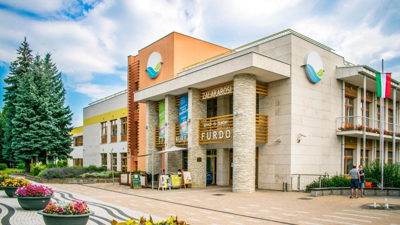 Napfeny Hotel ザラカロシュ エクステリア 写真