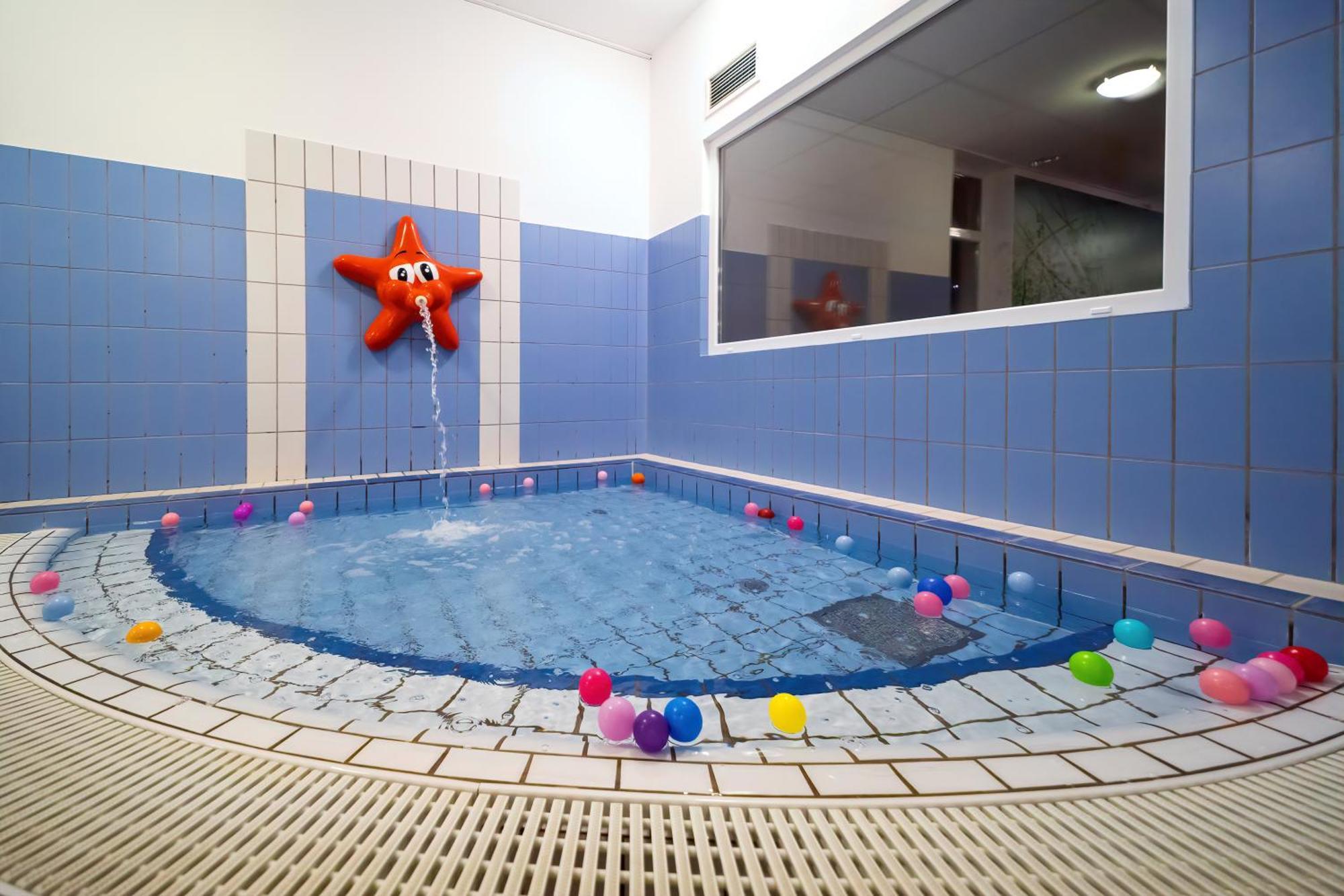 Napfeny Hotel ザラカロシュ エクステリア 写真