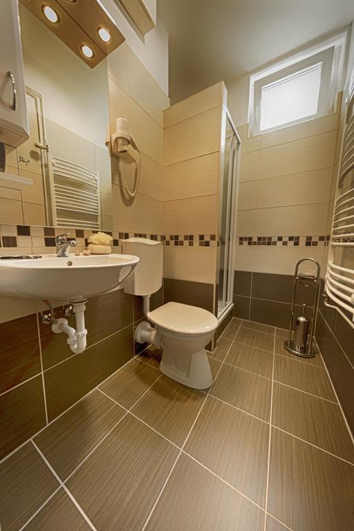 Napfeny Hotel ザラカロシュ エクステリア 写真