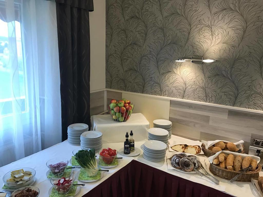 Napfeny Hotel ザラカロシュ エクステリア 写真